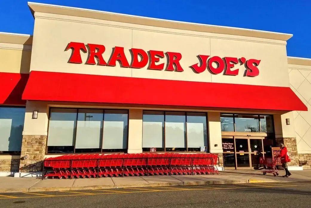 深圳品牌設(shè)計(jì)｜北美寶藏超市Trader Joe's，為何大受“精致?lián)浮比巳簹g迎？